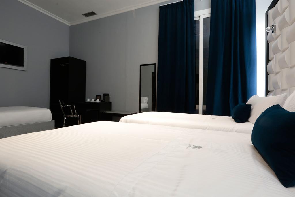 Amra Barcelona Gran Via Hotel Room photo
